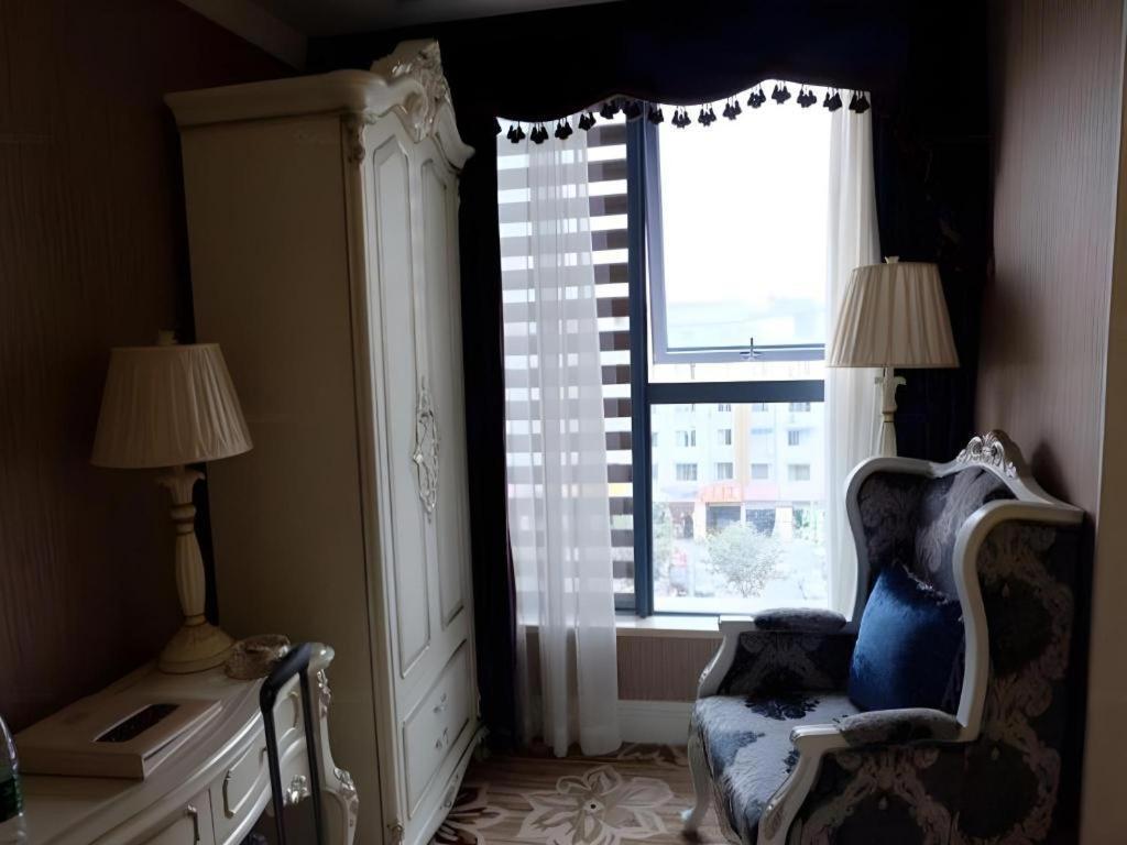 Chengdu French Theme Gold Palace Экстерьер фото