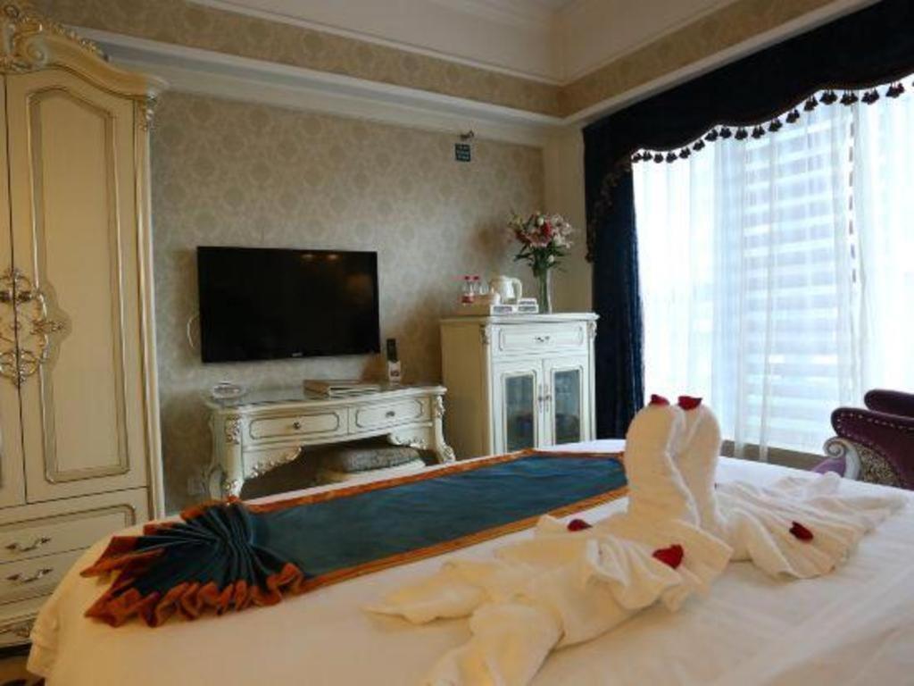 Chengdu French Theme Gold Palace Экстерьер фото