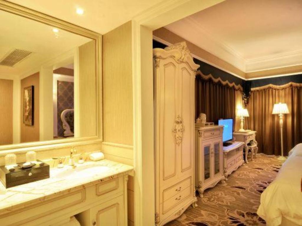 Chengdu French Theme Gold Palace Экстерьер фото