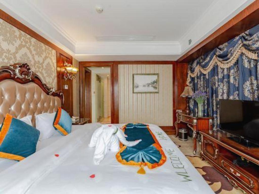 Chengdu French Theme Gold Palace Экстерьер фото