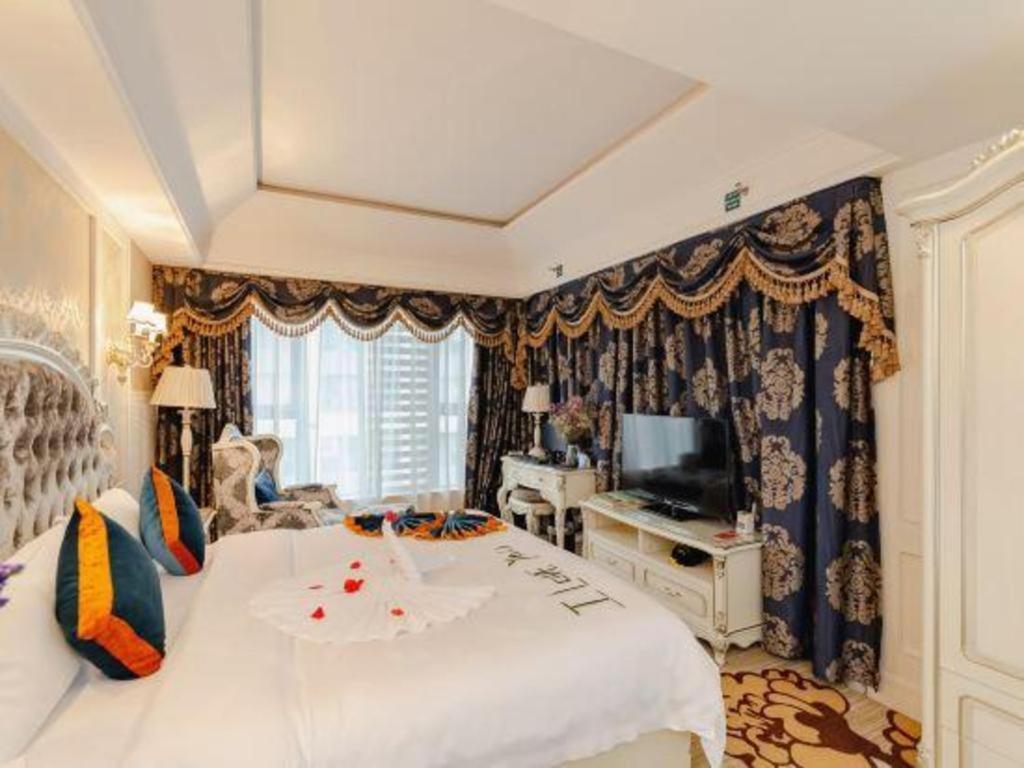 Chengdu French Theme Gold Palace Экстерьер фото