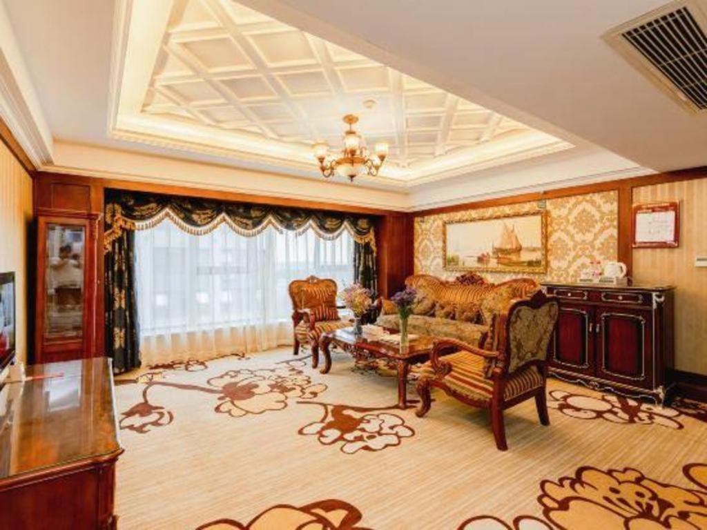 Chengdu French Theme Gold Palace Экстерьер фото