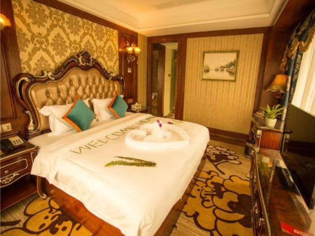 Chengdu French Theme Gold Palace Экстерьер фото
